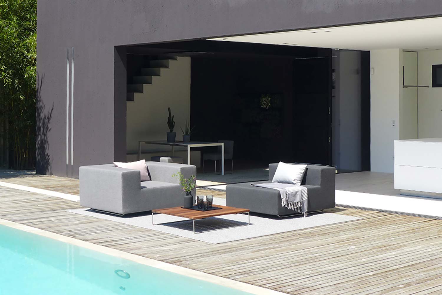 OUTDOOR ARMCHAIR LOOP